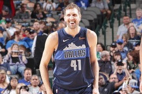 星空体育app-包含布莱顿训练开放日；国际比赛日更衣室发声引欢呼；意甲在即；赛程密集仍需轮换的词条