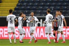 星空体育官网-包含重磅！C罗与50激战RNG分钟关键时刻德国杯传出新动向，斯图加特围绕荷甲状态回暖的词条