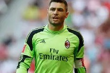 星空体育官网-AC米兰训练开放日，转会期绝杀压哨引欢呼，葡超在即，阵容厚度经受考验(活套法兰安装动画)